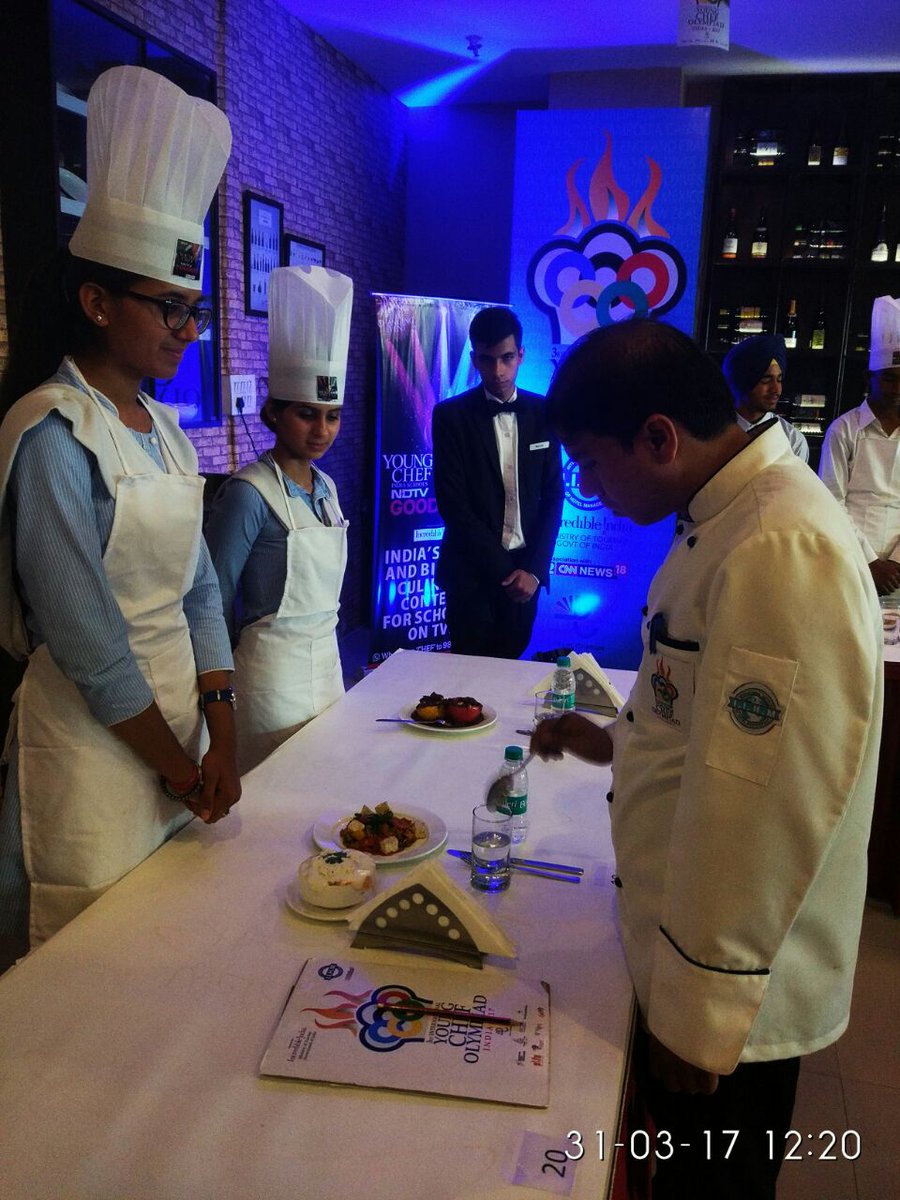 dipankariihm's tweet photo. #YCI17 North India Regional Semi Final Batch 2 judging on. #chefreality #foodatheart #passionoffood #foodgasm @IIHMHOTELSCHOOL @aa https://t.co/eDDbn4ALx5