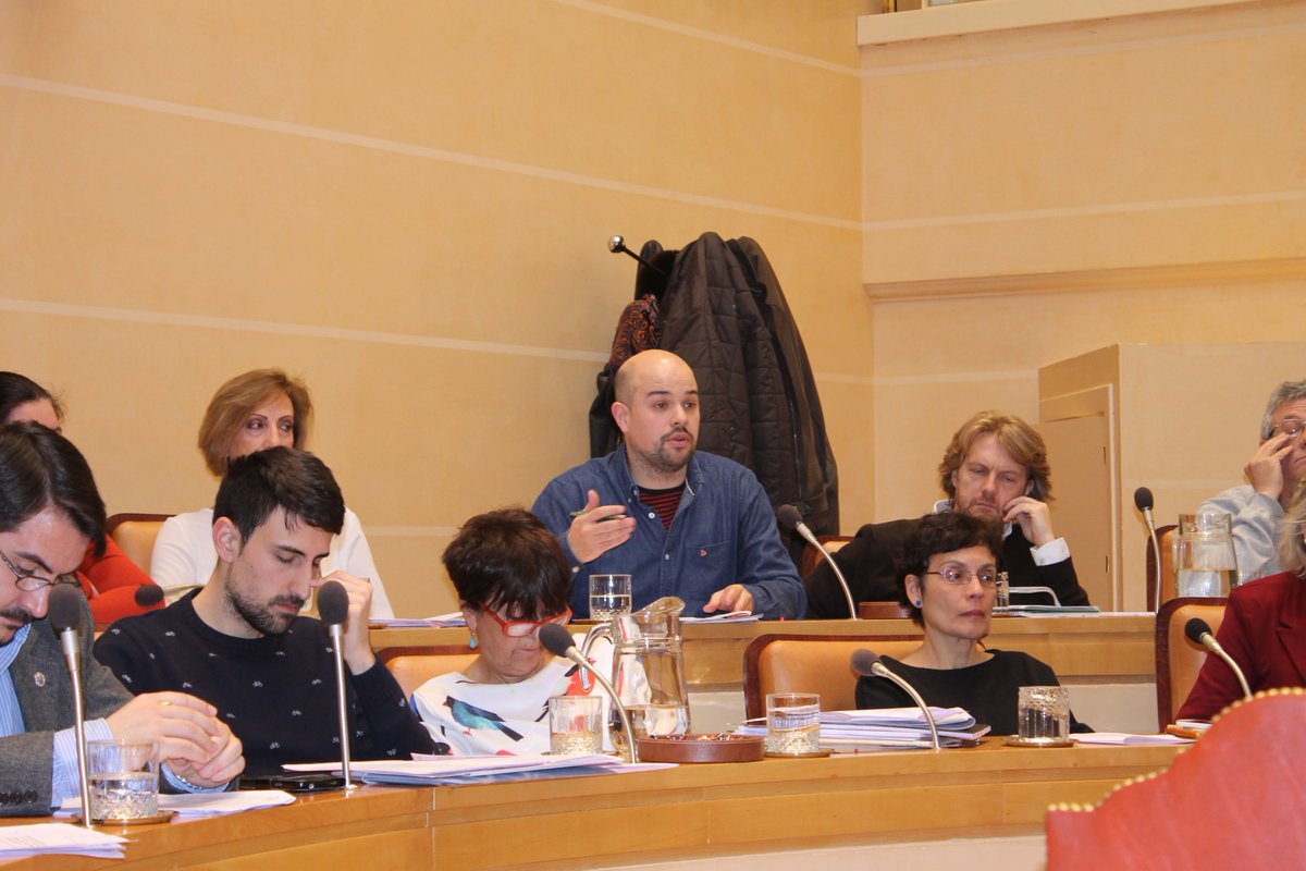 IUsegovia's tweet photo. Debate sobre la gestión del Gobierno municipal en 2016. Interviene nuestro portavoz @Angel_Galindo_ 
➡️EN DIRECTO: https://t.co/kfzslzs5EQ https://t.co/vbfrXOpXqt