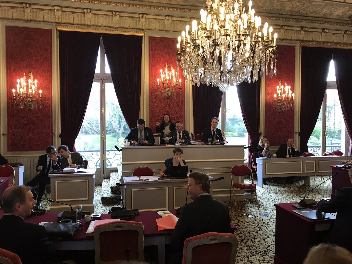 EPYvelines's tweet photo. 🇫🇷↘️ La #séancepublique du #CD78direct débute. De nombreux sujets à l'ordre du jour #mobilité #collèges #PNR #logement #PSG https://t.co/egLtlkZcKp