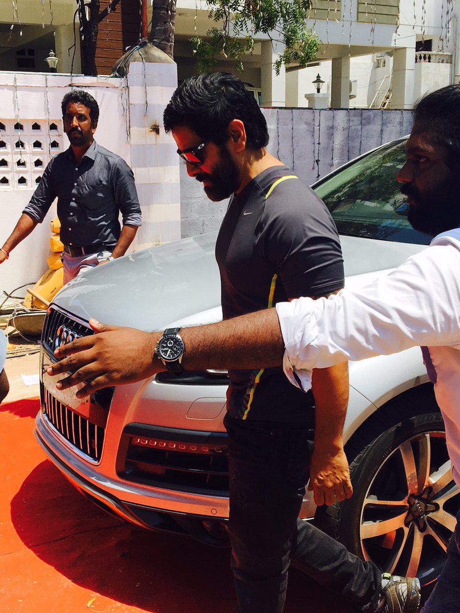 chiyaanCVF's tweet photo. #ChiyaanVikram sir at #NadigarSangam new building's foundation laying ceremony https://t.co/fGu8Qqd0Cj