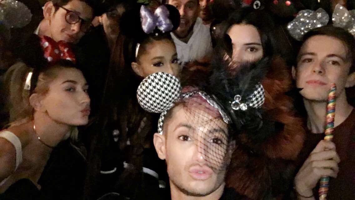 CELESY_mag's tweet photo. アリアナ &amp; ケンダル &amp; ヘイリー💋
ディズニーランドにて🌈 https://t.co/xg3UvgxMeO