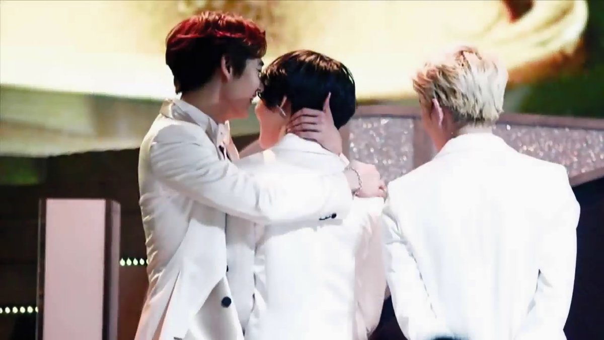 shineeshinelove's tweet photo. 1.がんばったな
2.よくやったぞ
3.上出来!!
4.そんなヒョンの笑顔が欲しくて
今日も頑張る
#2minで妄想四コマシリーズ
#2wm #SHINee https://t.co/jcnczrhTZe