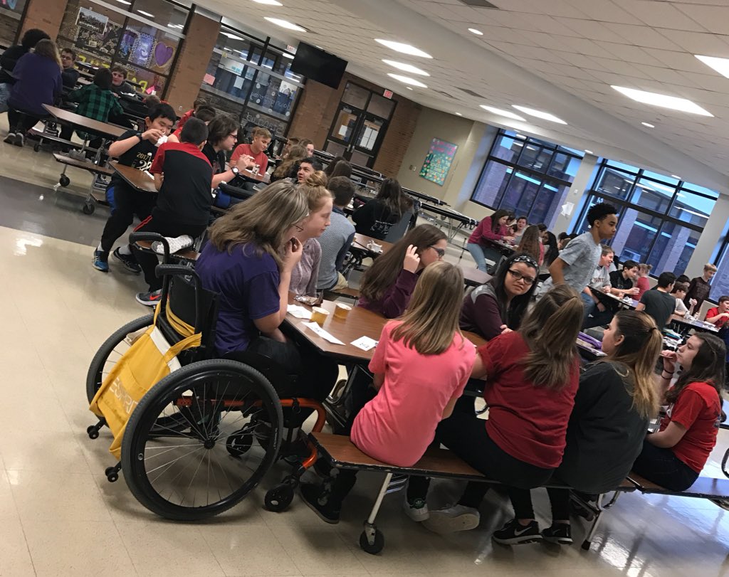 MaumeeMS's tweet photo. Celebrating 3rd Quarter Top 25 and Most Improved this morning with poptarts &amp; donut holes 🍩 https://t.co/cuAe6X1ZiR