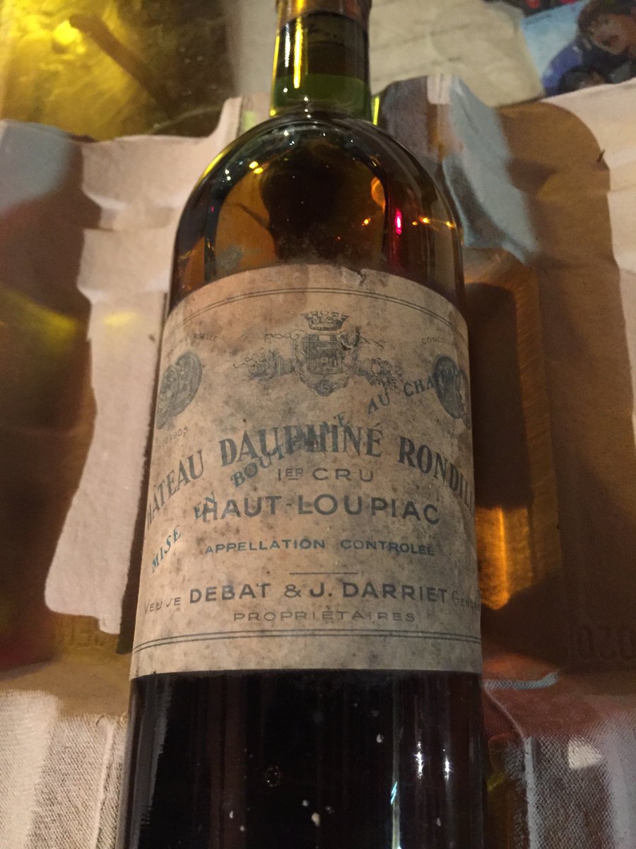SweetBordeauxUS's tweet photo. #Highlighted 
We found a treasure: the oldest #Loupiac dating from 1937.
And you, what was the oldest Loupiac you have ever tasted ? https://t.co/RDMdUeQ973