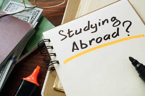 erasmusuni's tweet photo. Great to know we're welcoming more international students. How many of our Dutch students plan to go abroad? https://t.co/GVHva2XHP1 https://t.co/xYHyHHQqVC