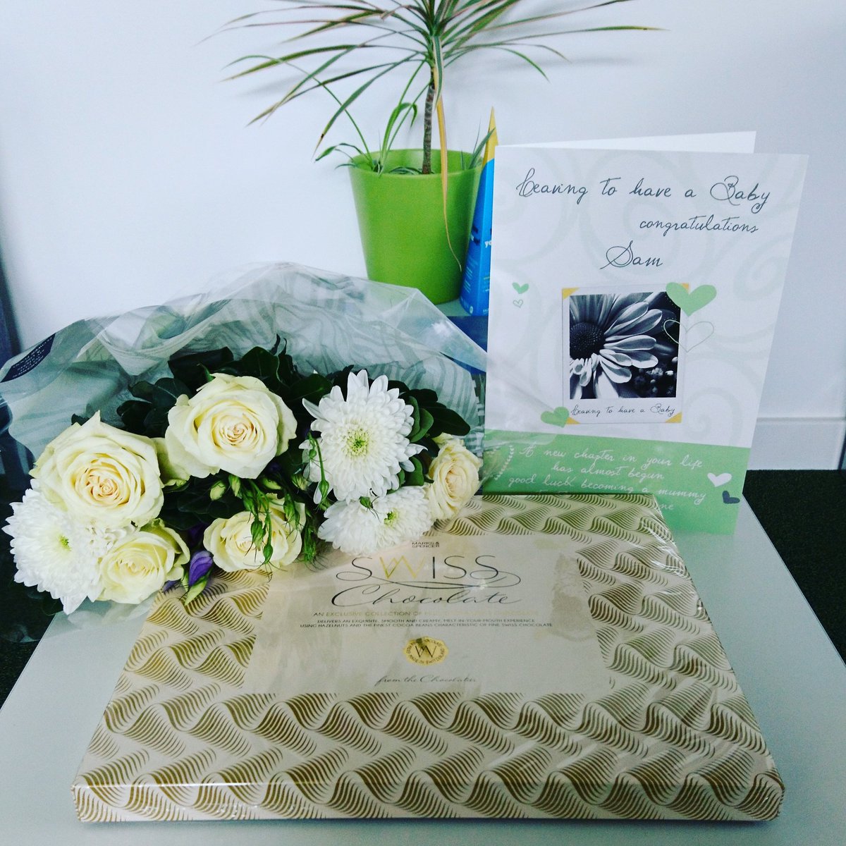 SamRuleCoach's tweet image. Our @UofEBusiness #BScBusiness students are the best presenting me with this lovely card &amp;amp; gifts! #beststudentsever