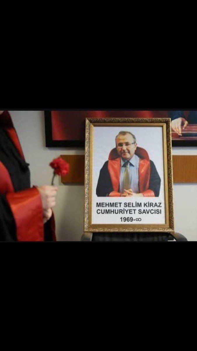 MEHMET SELİM KİRAZ.!
KİNİNİZİ DİRİ TUTUN..!
#TÜRK 
#BirleşenTürkçüDüşünce 
#mehmetselimkiraz
#savcı