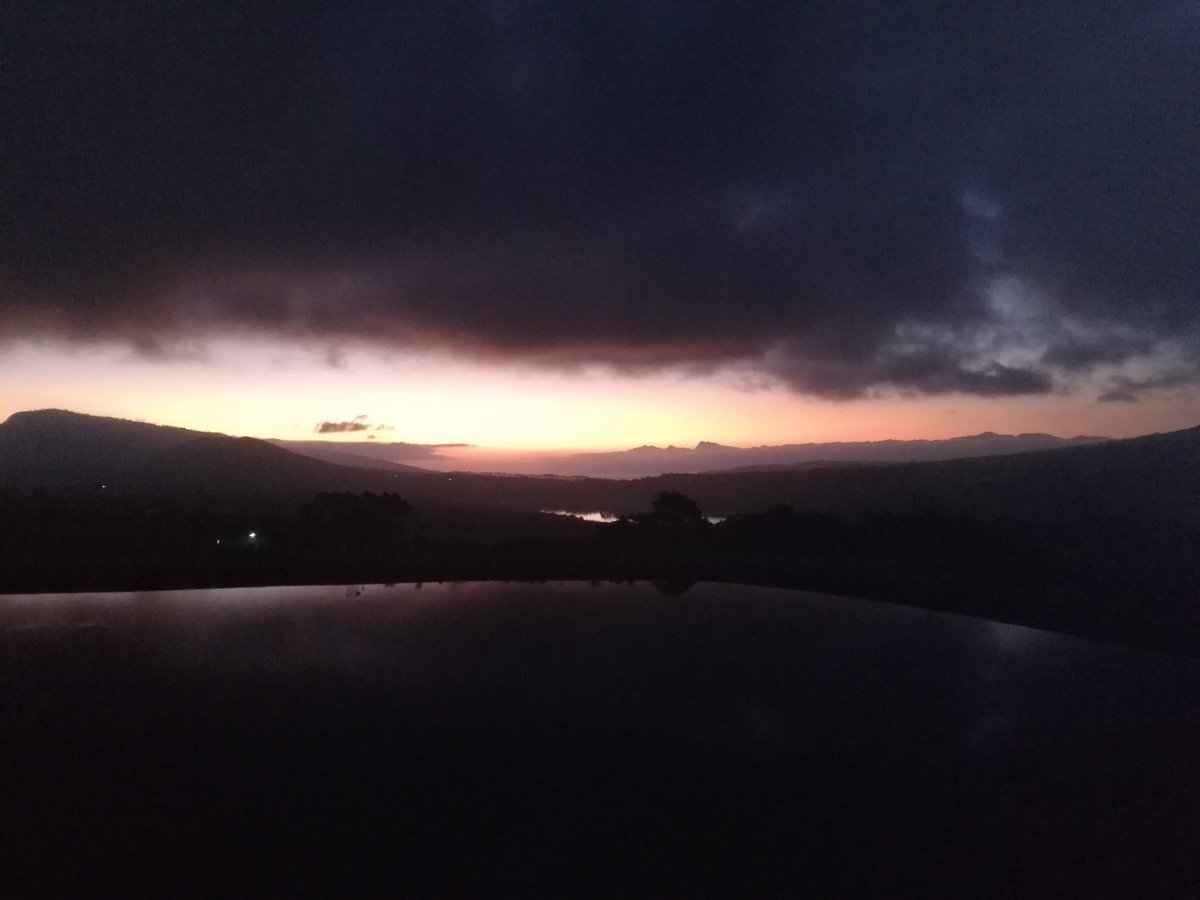 Sumaridge2's tweet photo. The most spectacular sunsets #sumaridge #sunsets https://t.co/uH4wn5IyYo