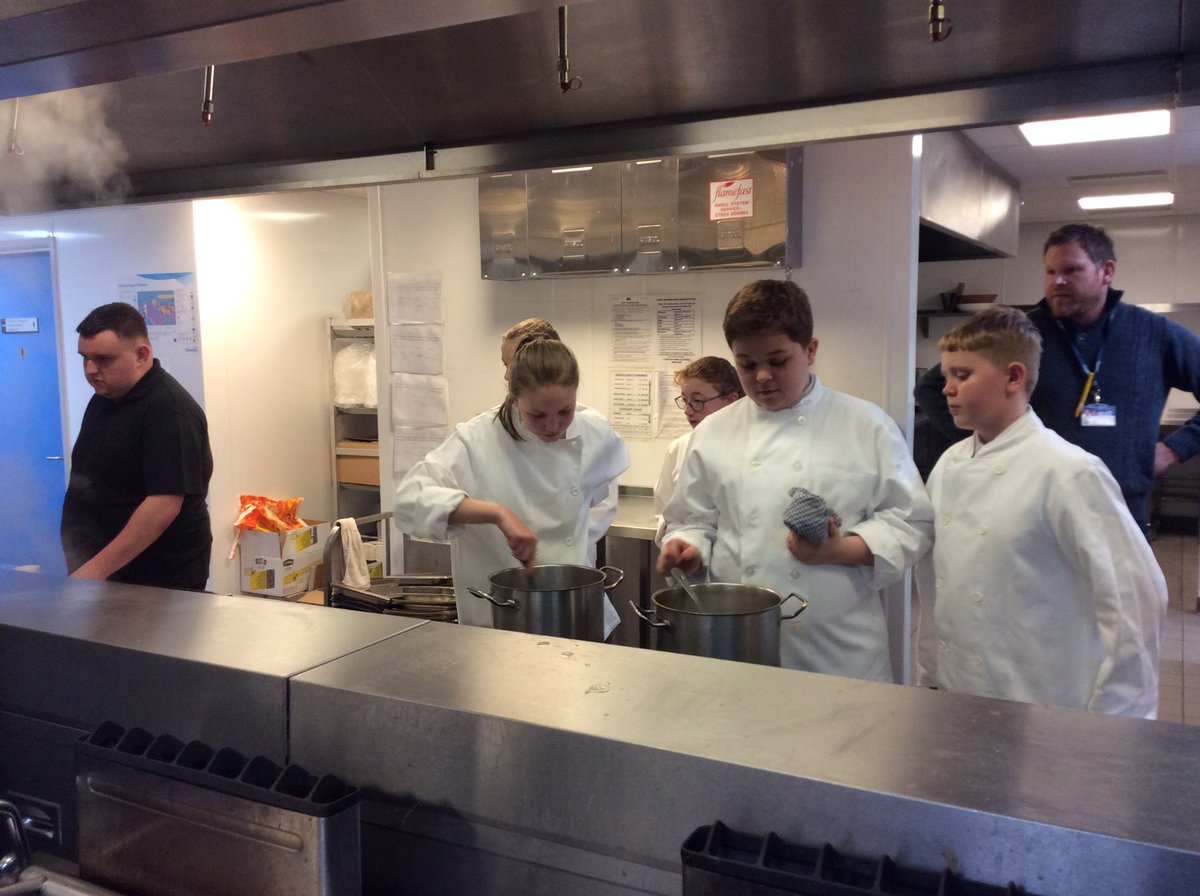 ReachingWiderSE's tweet photo. GCSE Food and Nutrition session with @willowshigh - in the kitchen preparing Chicken Korma, fresh VS processed recipes #tastecomparison https://t.co/YmcYv9nzoM