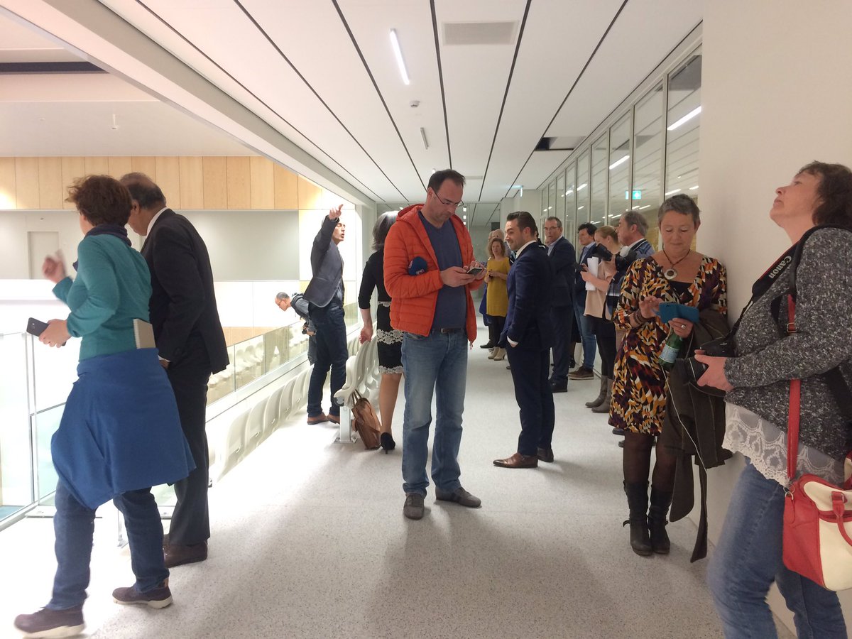 Journalisten krijgen rondleiding door Sportcampus Zuiderpark. Campus is opgeleverd en wordt ingericht. 17/18 juni kan iedereen komen kijken!