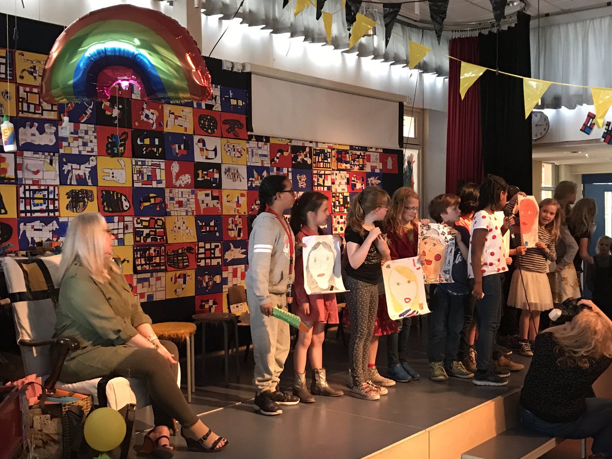 schoolWesp's tweet photo. Gisteren in het nieuws dat kinderen niet meer genoeg tekenen, dat is op het Wespennest gelukkig niet zo. Tekeningen van en voor Rina. https://t.co/7aIa2OU5EF