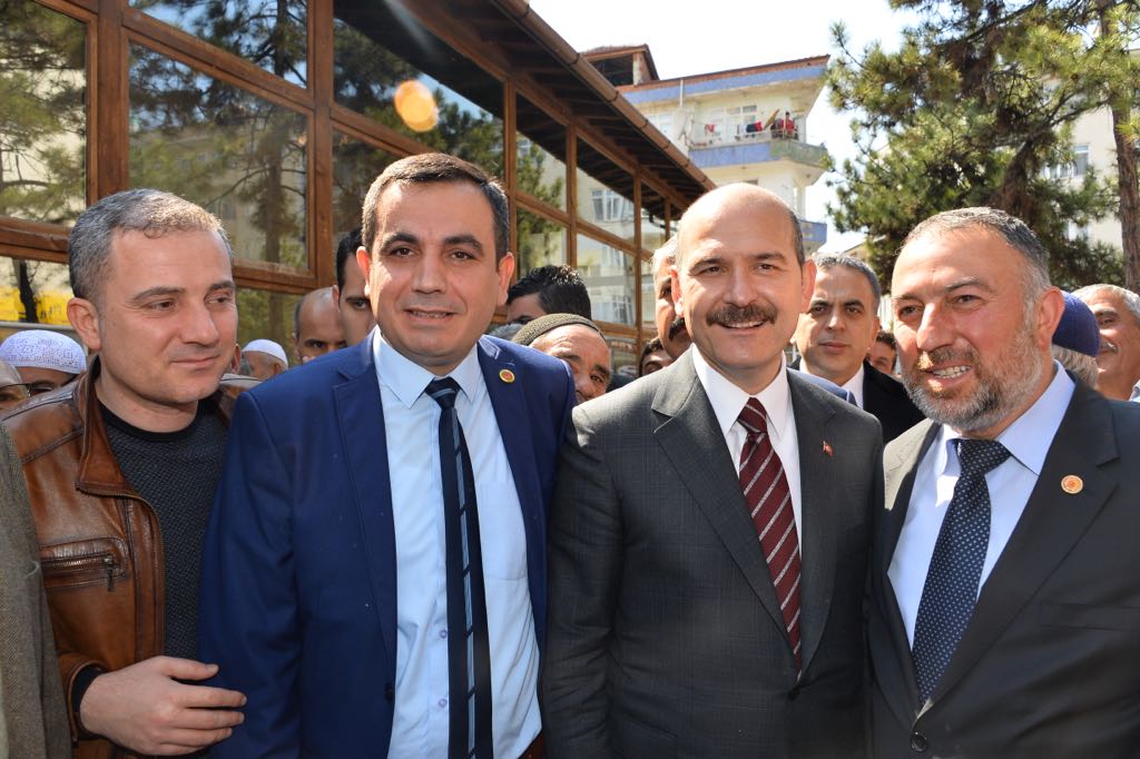 Bizim milletimiz cesaret sahibidir, feraset sahibidir.
Bu millet için, bu milletin geleceği için ne yapsak azdır