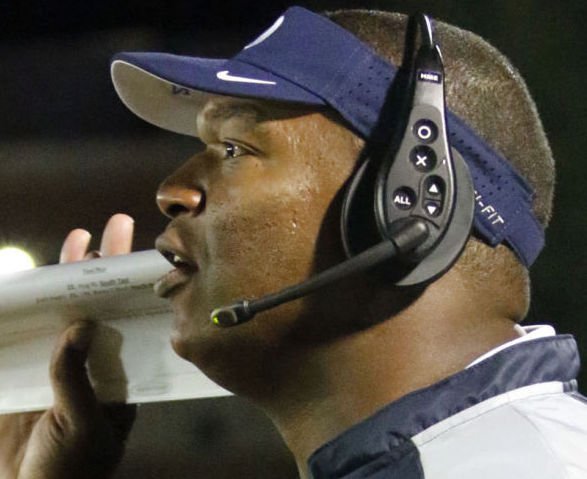 DawgsSports's tweet photo. New Story: Former Redskin Joins Football Staff https://t.co/WlBa0WuJ3l https://t.co/PxiWQazqFk