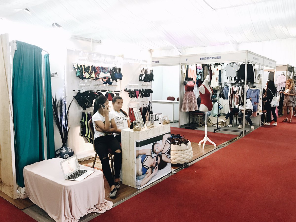 popdistrictbzar's tweet photo. #PDBSummer looking picture-perfect π // DAY 01 is almost coming to a close and we couldn't thank you enough for coming!! #popdistrictbazaar https://t.co/HThydWl49k