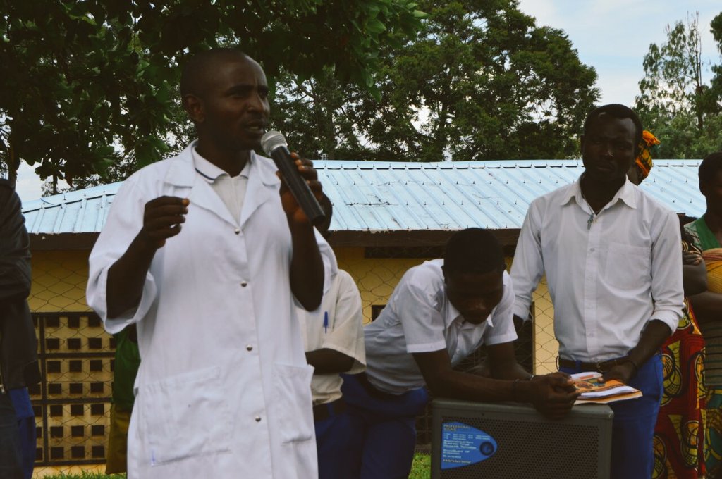 Imbuto's tweet photo. Today, we observed the World AIDS Day #WAD with Nkombo residents in @Rusizidistrict. #FASACO @RwandaHealth https://t.co/ap6waXpBKX