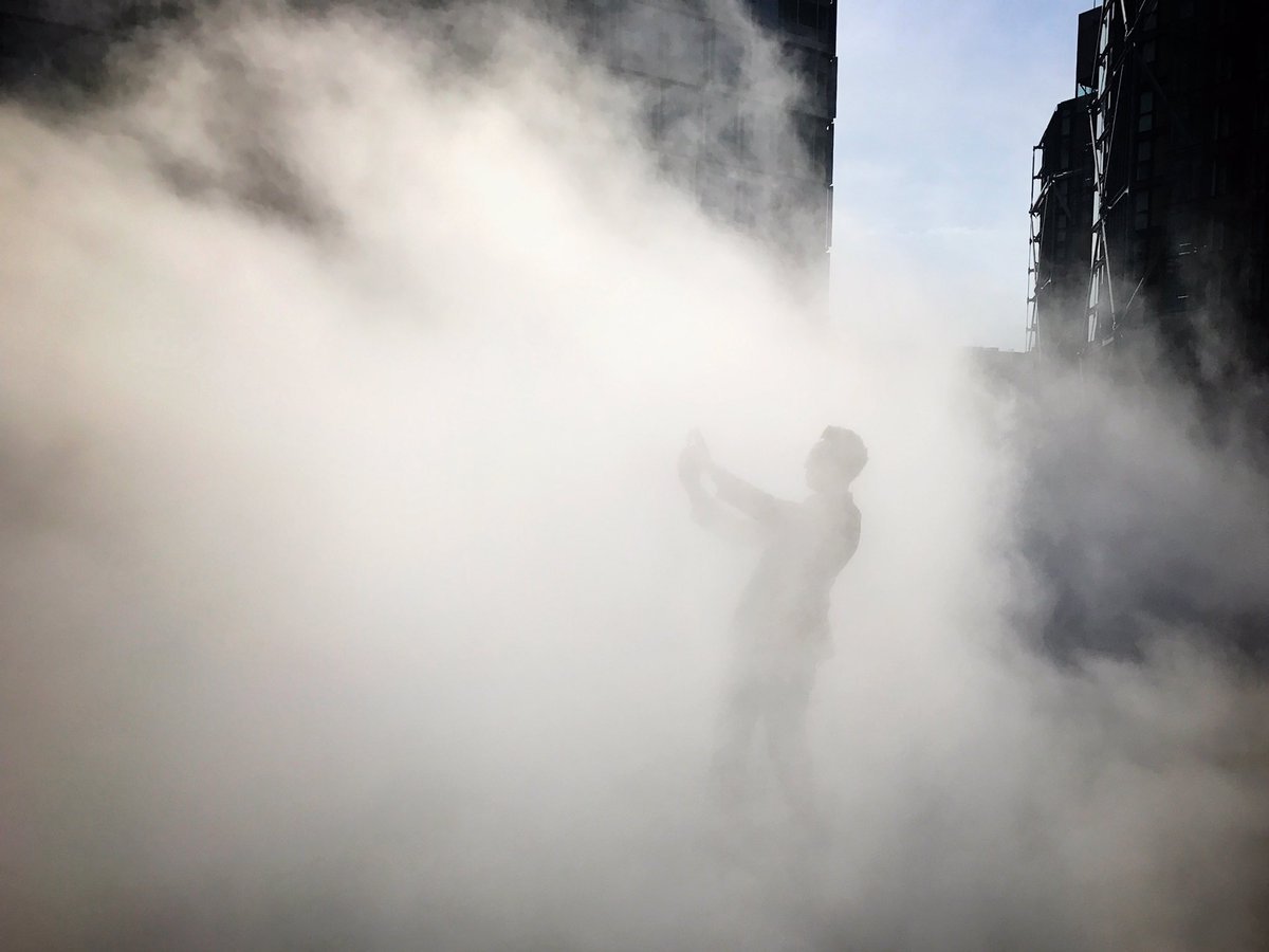 justinpnicholls's tweet photo. Blown away - Fujiko Nakaya's ephemeral mist contrasting urban London @Tate #disorientating #sensual overload #cloud #fog #mist #urban #art https://t.co/scfqdieI2S