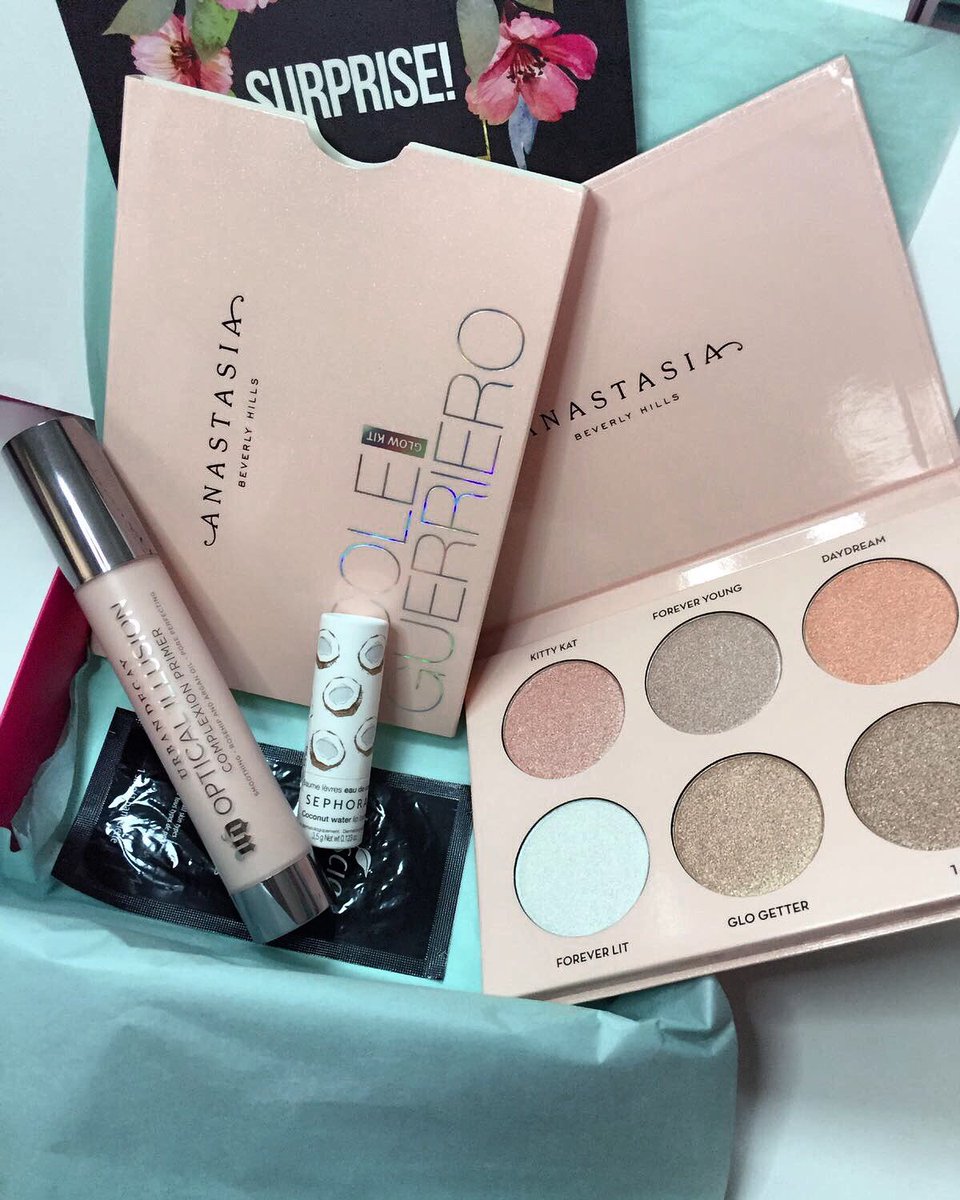 makeupisloved's tweet photo. have you seen anything this gorgeous ?! 😍 get yours now for $60 (Normal) or $110 (Special) or even a customised
#makeup #makeupsg #beautybox https://t.co/FUdXGWsKUw
