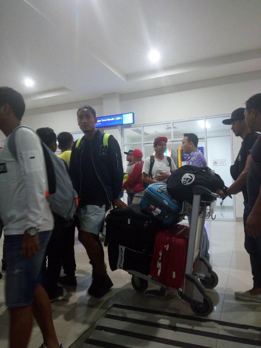 LampungSakti's tweet photo. Kedatangan Tim Sriwijaya FC di Bandar Lampung untuk menghadapi Pertandingan Persahabatan bersama #LampungSakti ⚽ https://t.co/RU9988UBM2
