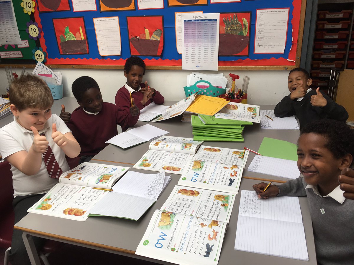 HerbMorrPriSch's tweet photo. Happy handwriting club #joiningup #superformation @HerbMorrPriSch https://t.co/zrbZnZJDPz