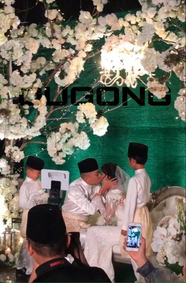 Bernipu On Twitter Hang Nedim Memberi Bantuan Pernafasan Mulut Ke Mulut Kepada Isterinya Nora Danish Yang Mengalami Sesak Nafas Ketika Mrk Bersanding Semalam Https T Co R8icho1kfi Twitter