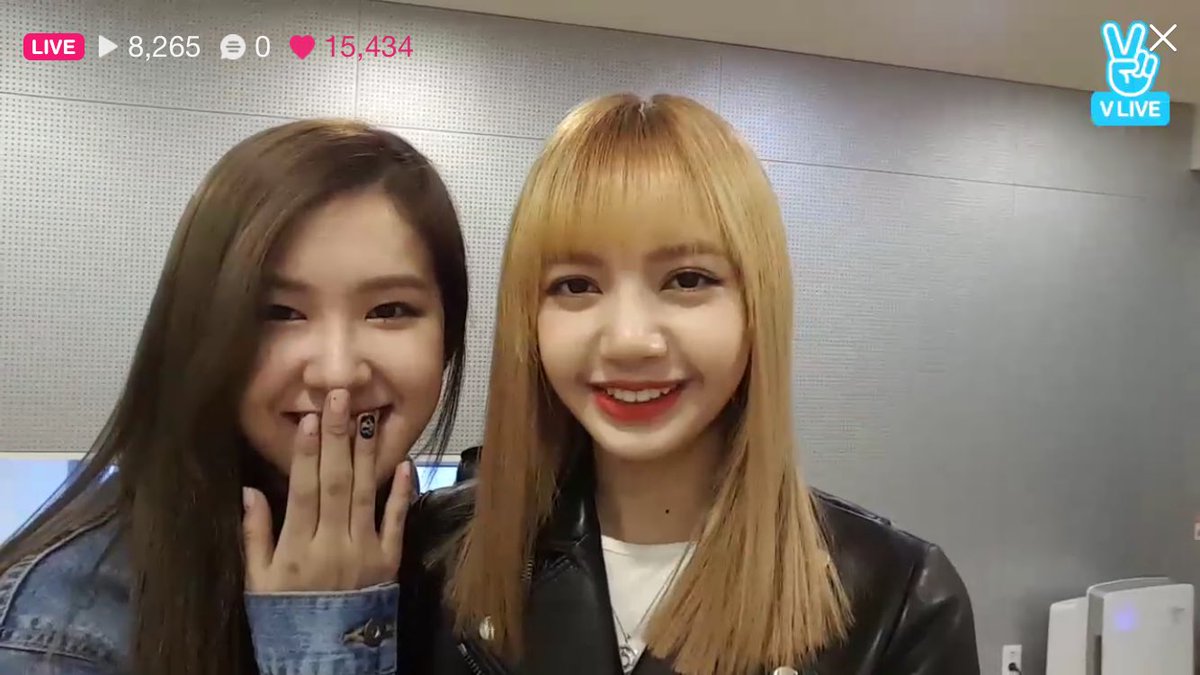 LaliceThailand's tweet photo. [VApp] 170331 #BLACKPINK -
블핑의 마지막 장소♡ 
#LISA #JISOO #JENNIE #ROSÉ https://t.co/Tq8j6qkaD4