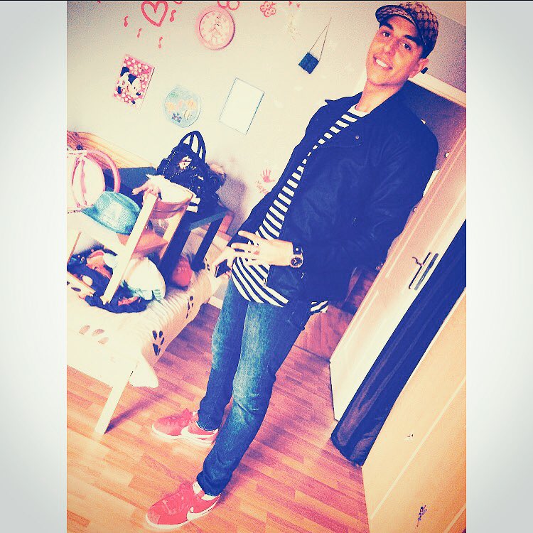 RayaneDel's tweet image. Ce n est pas la volonté de gagniez qui te rends victorieux,c est le refus de "Perdre "