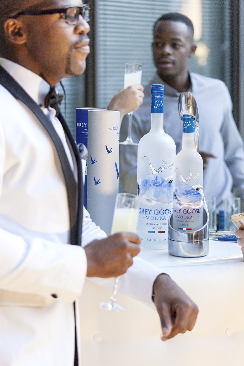 ThirstyBarman's tweet photo. #DressedtoGive
The #ThirstyBarman quenching everybody's thirst. https://t.co/FxpzD6niUd