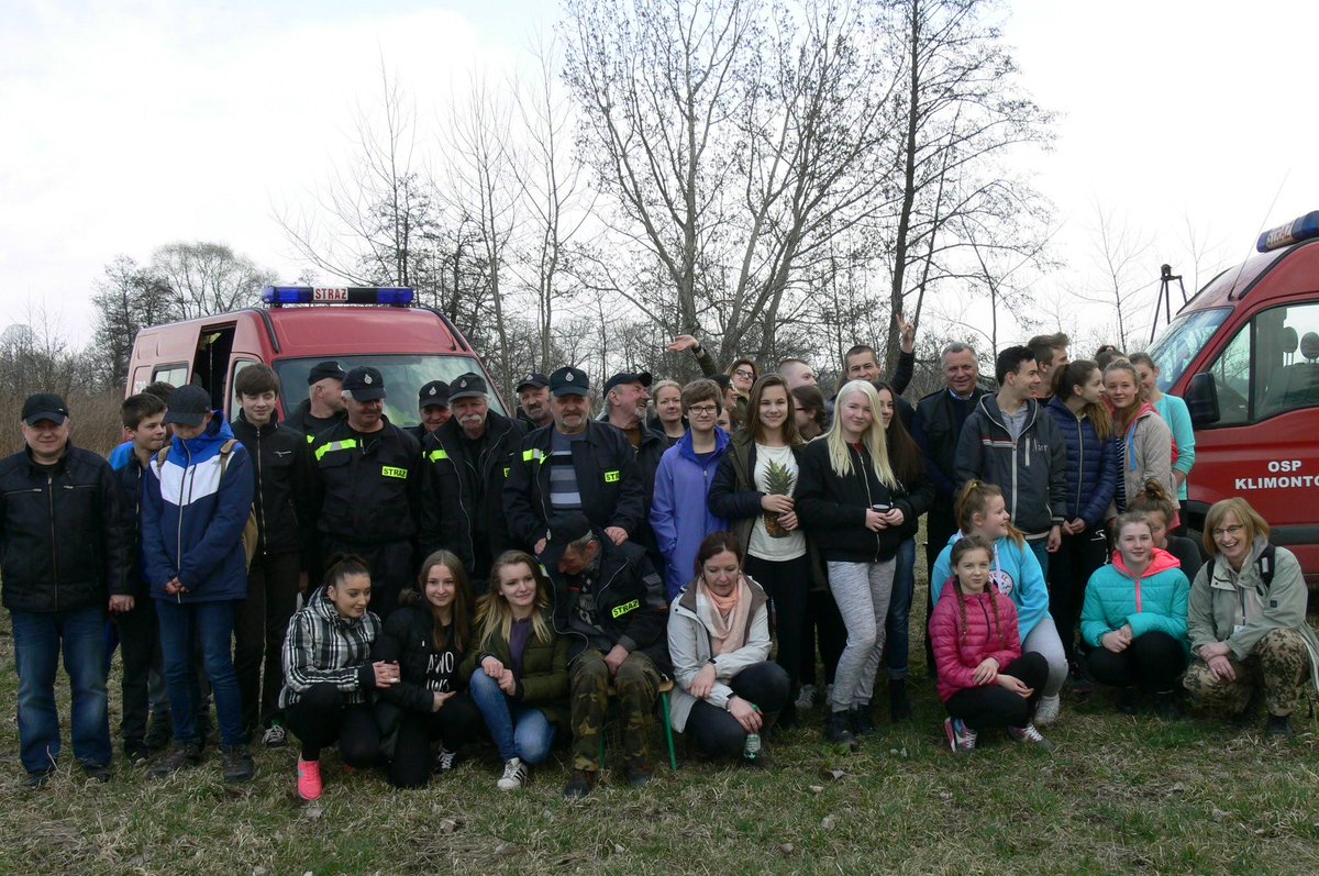 ProszowiceGiM's tweet photo. 30 maca 2017r. odbyła się akcja sprzątania Szreniawy, uczestniczyło w niej blisko 60 osób. #sprzątanie #UGiM #OSP #uczniowie #Szreniawa https://t.co/kBqem8ieGM