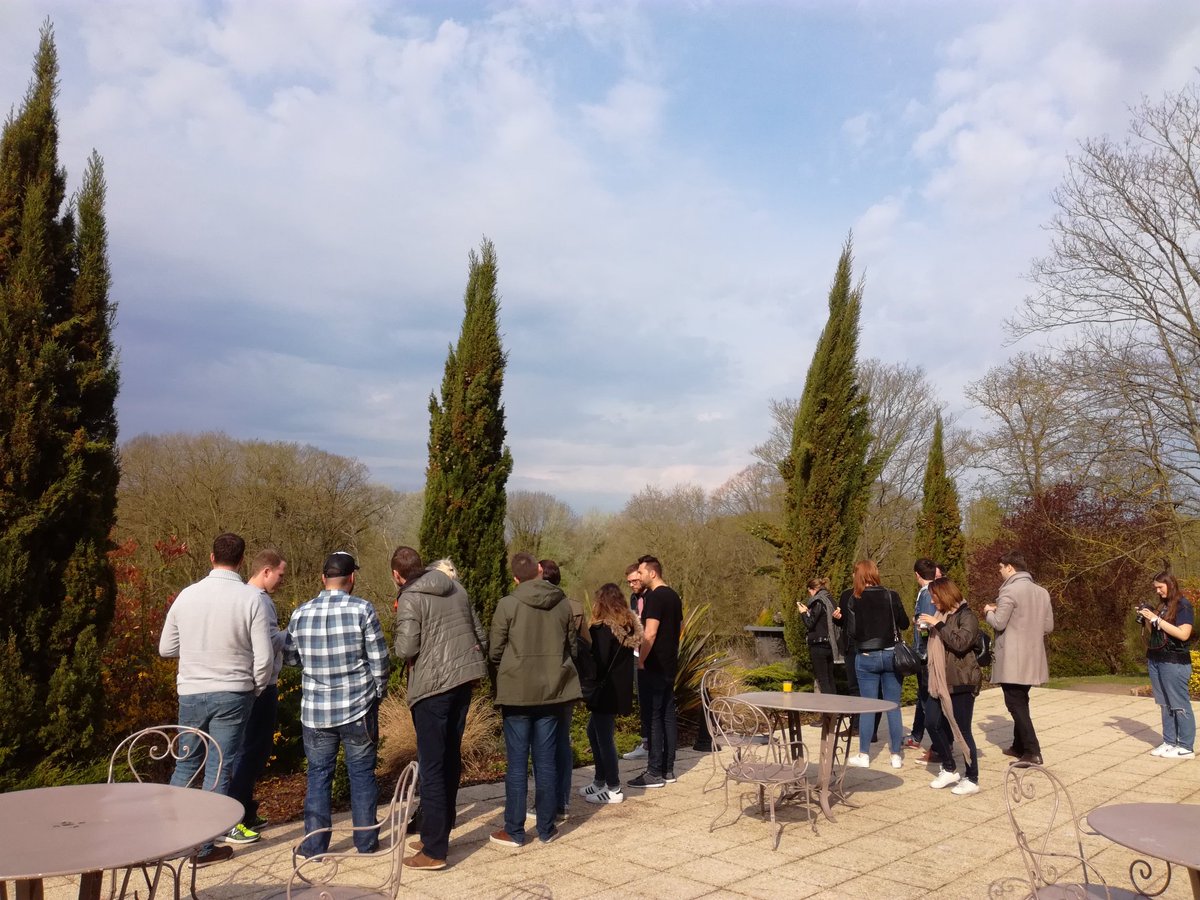 hobbynoteFrance's tweet photo. Bienvenue au Château de la Tour ! La team se met au vert 🌳🏰
#teambuilding #viedagence #Hobbynote https://t.co/cV4QcE0GWi