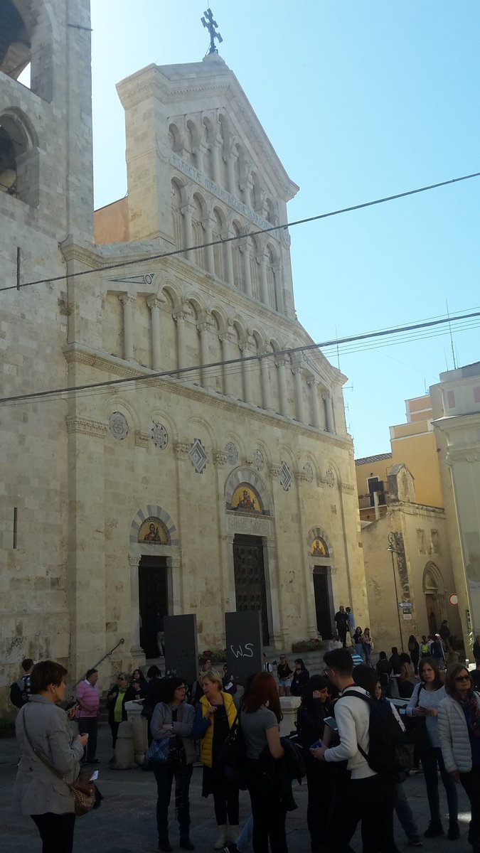 Estamos enfrente de la catedral de Cagliari #Cagliaridedía