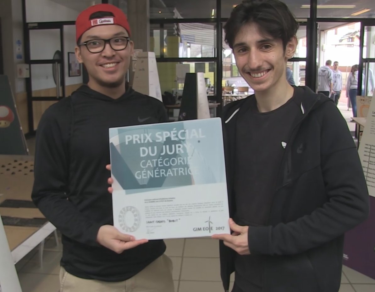 AValentin11's tweet photo. Nos étudiants lors de la remise du prix de la génératrice au concours #GIMEole - @iutsaintdenis @univ_paris13 https://t.co/ZLN2BCm0bR