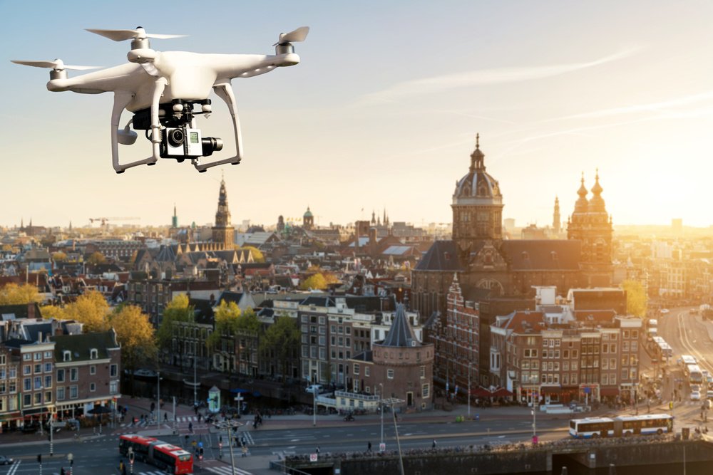 Nog te veel haken en ogen aan inzet #drones in #gemeentes. #beveiliging hubs.ly/H06WCy10