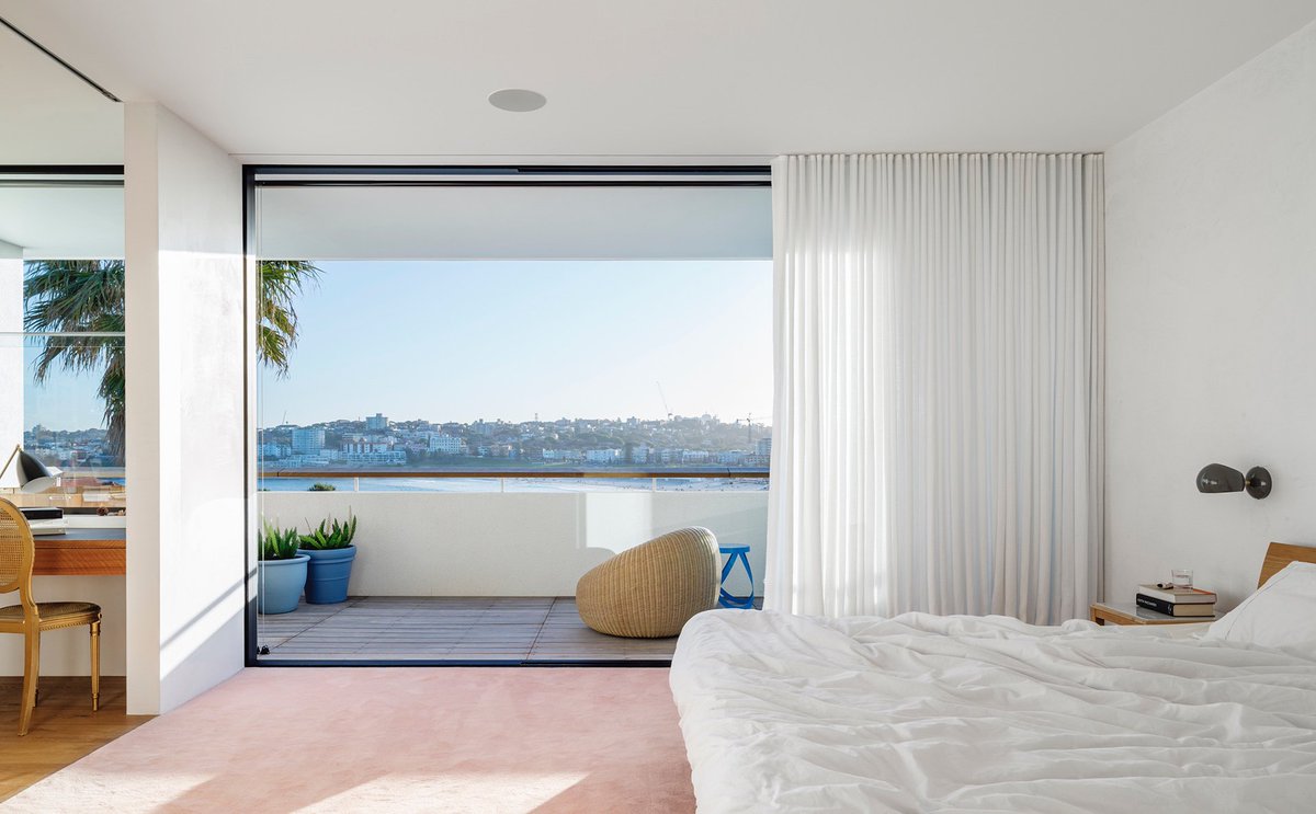 BelleMagazineAu's tweet photo. There is a sense of holiday living year-round in the #Bondi home of architect Nick Tobias of Tobias Partners: https://t.co/5d96Kr2WaN https://t.co/vSTi05QVjM