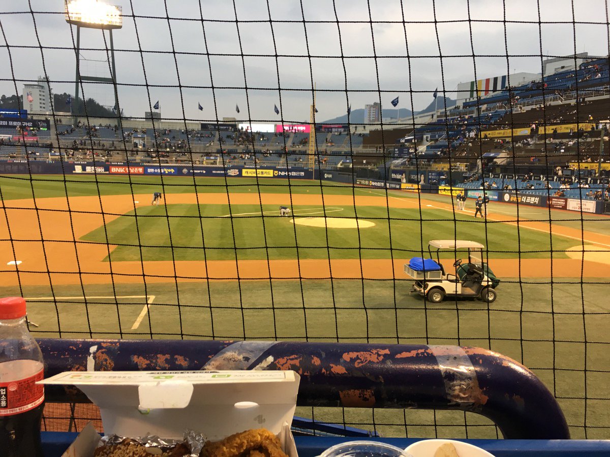 hellogol's tweet photo. 야구시즌 시작 반차내고 온 보람이 있길- 좀 마산 처음 오는데 꽃폈네? (@ 마산야구장 - @ncdinos_fan in 창원시, 경상남도 w/ @lionfar) https://t.co/6odupx1nmy https://t.co/lQgX2dg96A