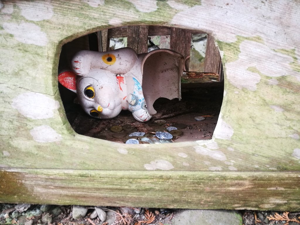 惹起一休 Al Twitter 呪いの藁人形をさがしに 丑の刻参りで有名な育霊神社 岡山県新見市哲西町 に登ったが 発見できなかった ここは別名を猫神さまといい 猫が至るところに祀られている T Co Lykzjmxzmp Twitter