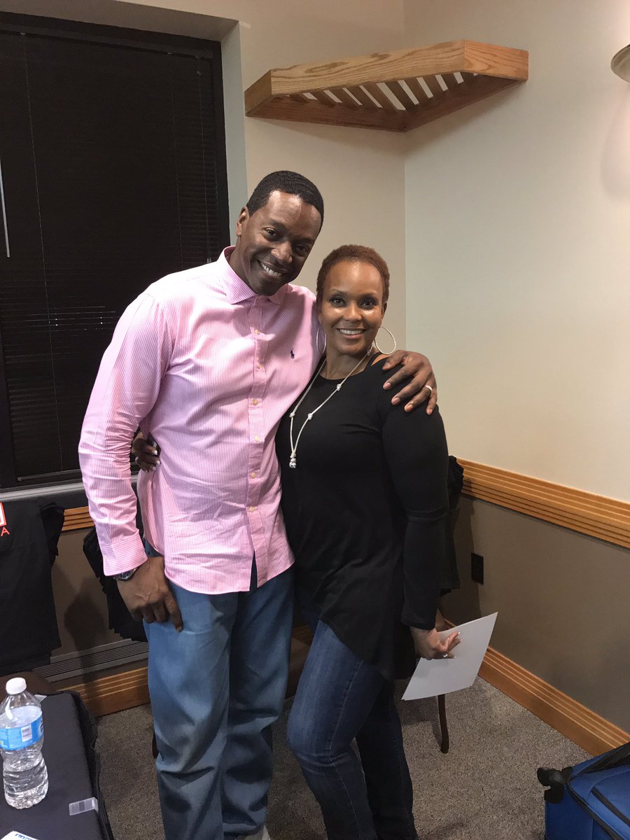 4LaDeeMack's tweet photo. What a great and funny guy. Thanks for a great show Dean. https://t.co/ihcCZxNIrC