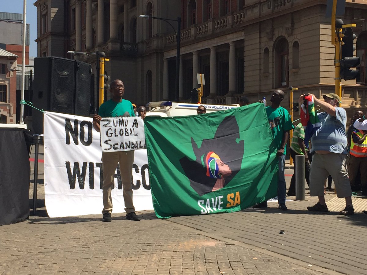 OUTASA's tweet photo. Vavi addresses the crowds at Church Square #handsofftreasury #stopcorruption #zumamustfall https://t.co/W7WrRcmXXj