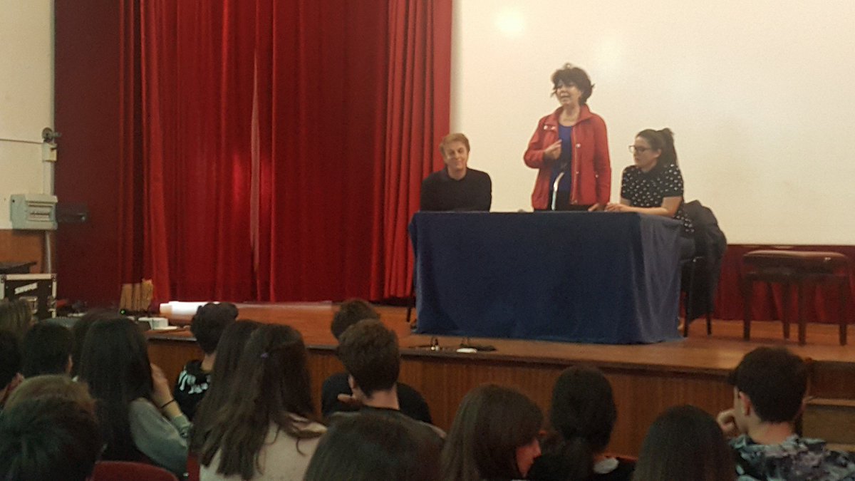 GrausEditore's tweet photo. Si è appena concluso l'incontro  tra i ragazzi del convitto Vittorio Emanuele e l'autore Renato Serpieri, autore del libro "Sopra le ombre". https://t.co/aItSe6BlfB