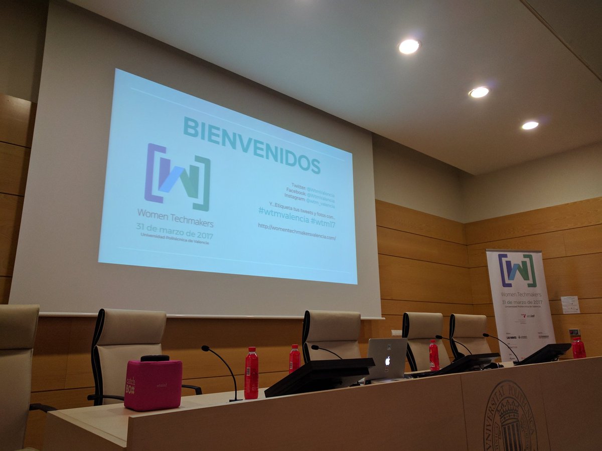 patrypons's tweet image. Arrancamos el @WtmValencia hablando de #AnimalComputerInteraction #wtmvalencia #womeninstem @etsinfupv 😄 super ilusionados con este evento!