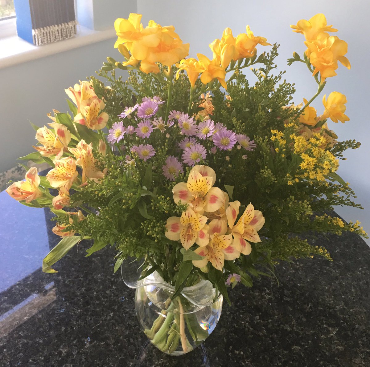 jmflower's tweet photo. Mothers Day flowers looking even better today @BloomandWild 🌼🌿
Loving my #letterboxflowers 🌸
Thanks @Naomi_Flower 💛xxx https://t.co/Ne3zcsYI2T