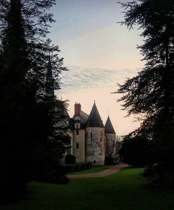 CReignac's tweet photo. Le Château de Reignac vous souhaite un excellent dimanche. https://t.co/0vRHFgEIqx