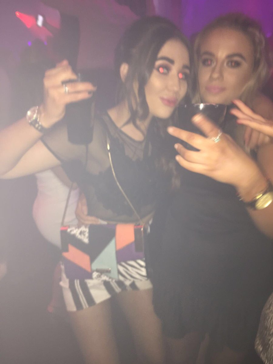 Nikittabyrne's tweet photo. HAHAHAHA this pic 😂‼️ can't wait the carry on once again for my @paisleycareyx birthday 💃🏼💃🏼 https://t.co/wsGtWUobaF