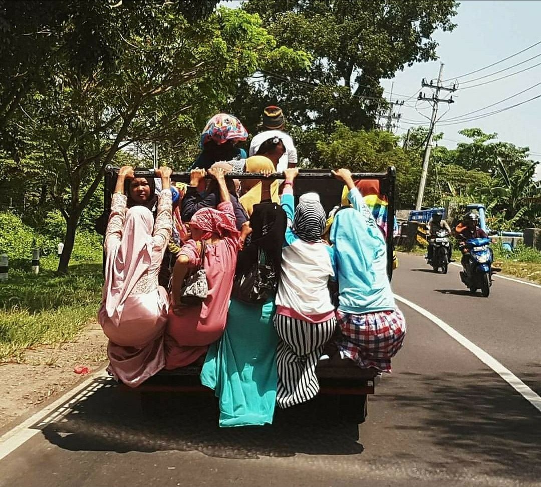 12 Potret Hebatnya Emak Emak Yang Bakal Bikin Kamu Sadar Merekalah