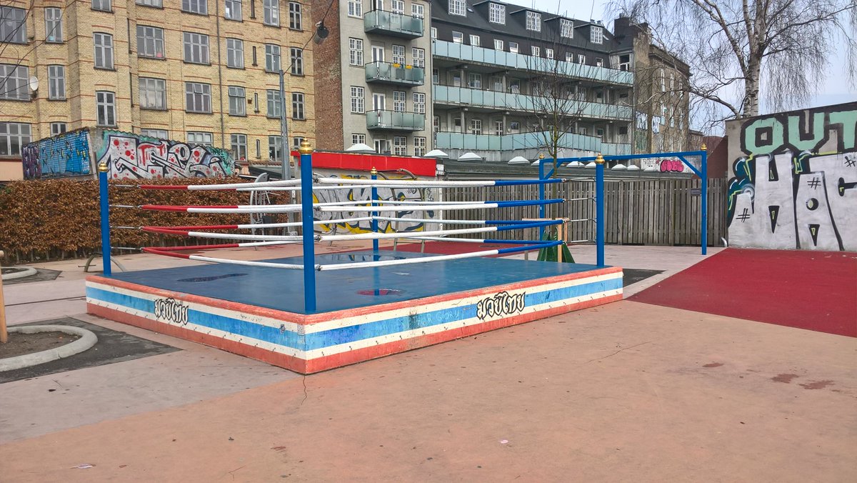 jellezoetendal's tweet photo. Buitensport in veel soorten in Kopenhagen #boksring https://t.co/rIRGedN8Lu