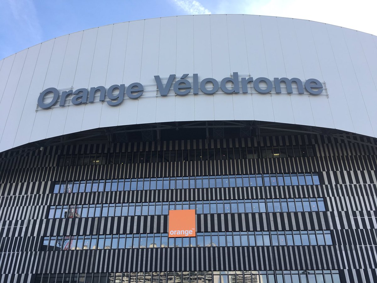 vincentparisot's tweet photo. Seminaire digital avec les équipes @Orange_France à l @orangevelodrome #relationclientdigitale #reseauxsociaux #twitter #facebook #ceativite https://t.co/kjTFhmLnrZ