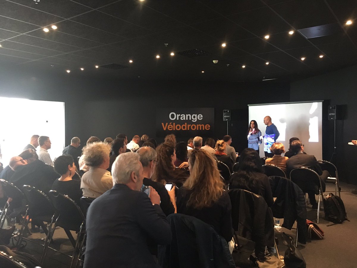 vincentparisot's tweet photo. Seminaire digital avec les équipes @Orange_France à l @orangevelodrome #relationclientdigitale #reseauxsociaux #twitter #facebook #ceativite https://t.co/kjTFhmLnrZ