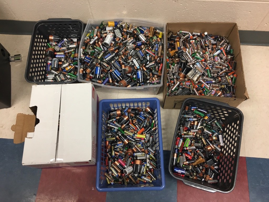 WEcdsbDay's tweet photo. S/O to the #CHANGEMAKERS @BrebeufEagles. #somanybatteries Pls tweet your school progress to us!  #zincsaveslives @WECDSB https://t.co/jhQ2WGbJAN