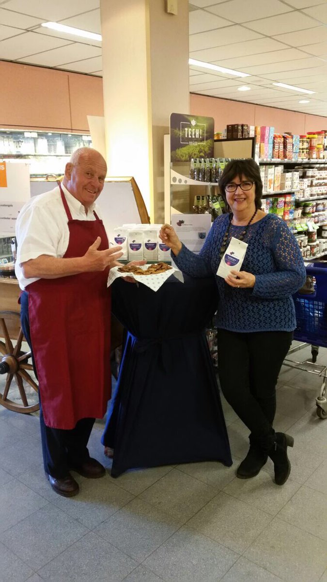 Vandaag is Meneer Koster bij ons op bezoek met De Blauwe Zone koekjesmix die voedingsdeskundige Lilian de la Mar zelf heeft samengesteld.