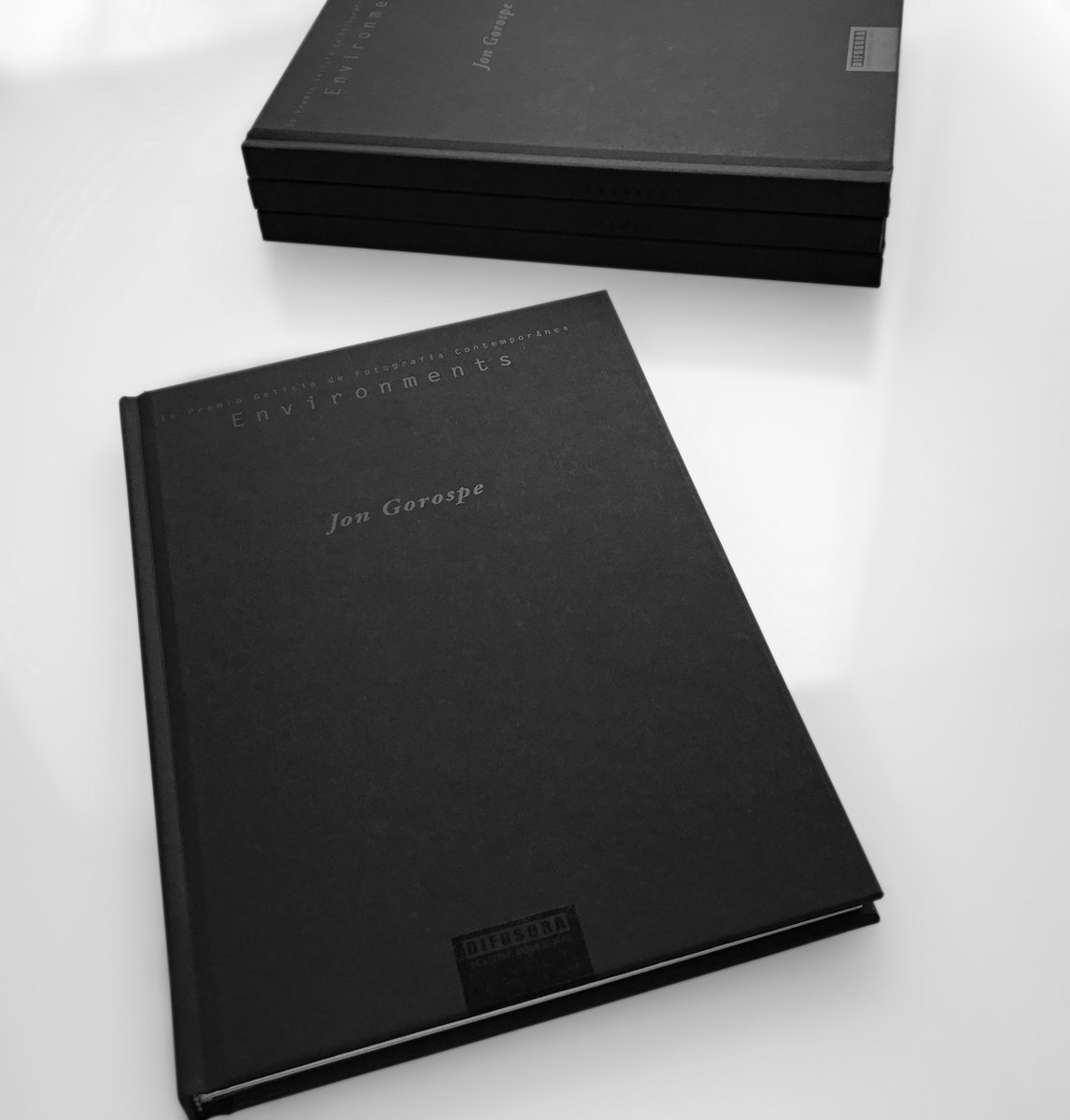OutonoFoto's tweet photo. O novo libro do Premio Galicia de Fotografía Contemporánea divulga a obra de @jongorospe
https://t.co/MiRmnNJmtl https://t.co/pJYvtHXigv