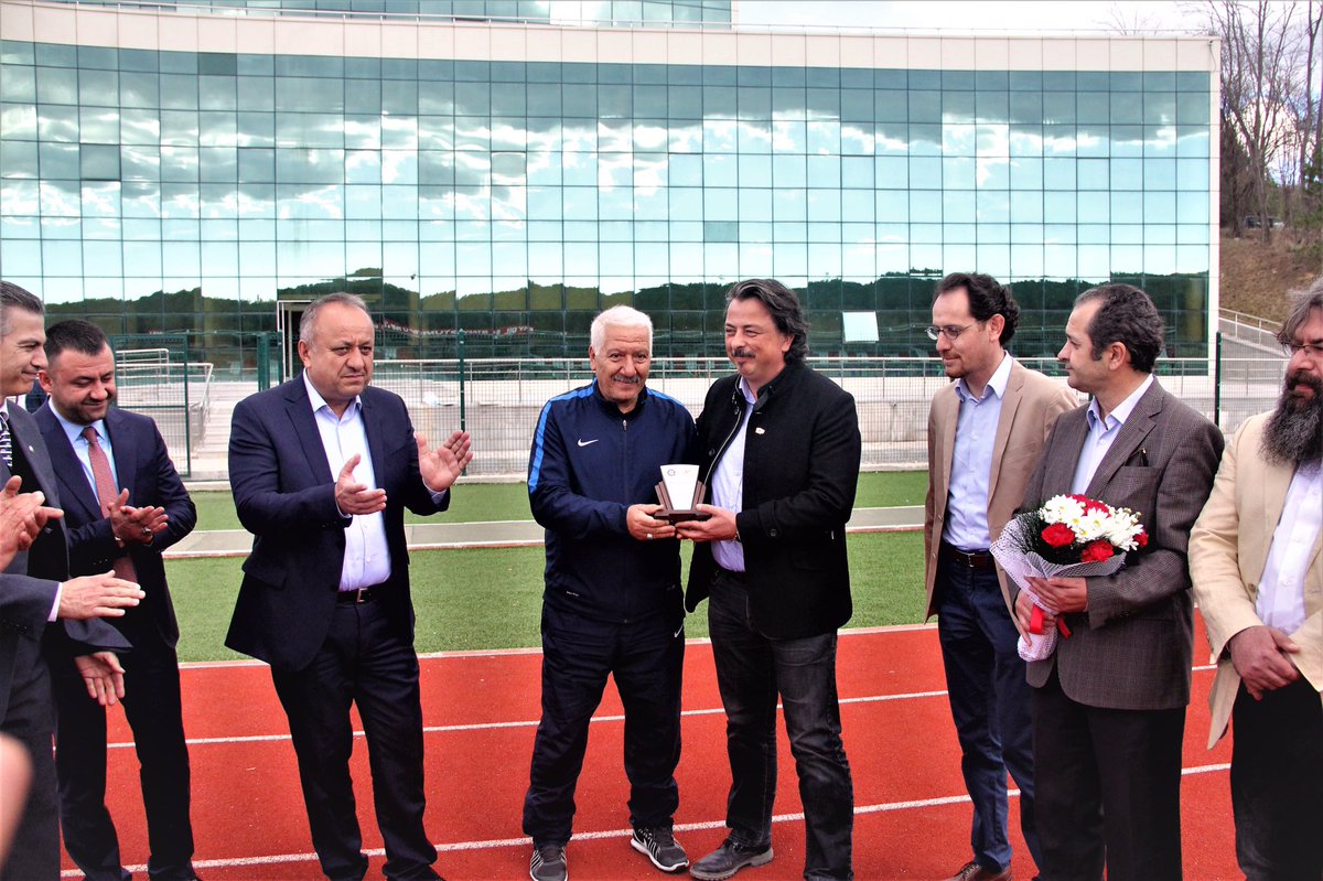 KastamonuRotary's tweet photo. Meslek Ödüllerimizin ilkini Kastamonuspor'un 40 yıllık emektar malzemecisi Ünal Feyzioğlu'na takdim ettik.. https://t.co/j9yl6EQGgm